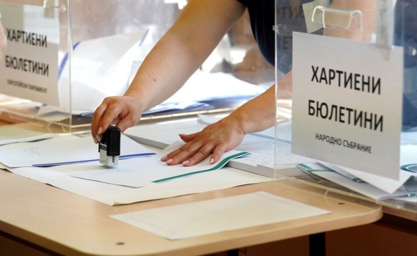 След изборите “2 в 1” и първата политическа оставка